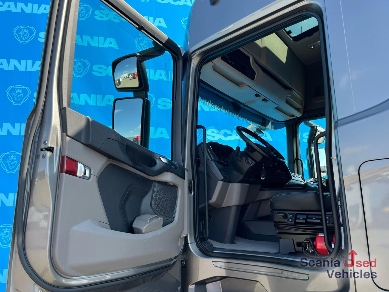 SCANIA R 460 A4x2NB RETARDER DIFF-L PTO FULL AIR - Tracteur routier: photos 3 SCANIA R 460 A4x2NB RETARDER DIFF-L PTO FULL AIR - Tracteur routier: photos 3