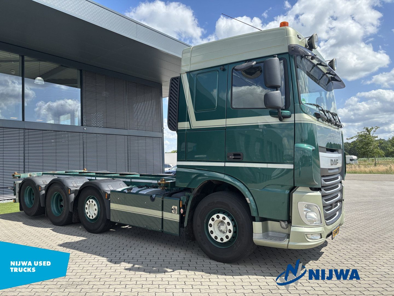DAF XF 460 8x2 20ft container systeem - Camion ampliroll: photos 2 DAF XF 460 8x2 20ft container systeem - Camion ampliroll: photos 2