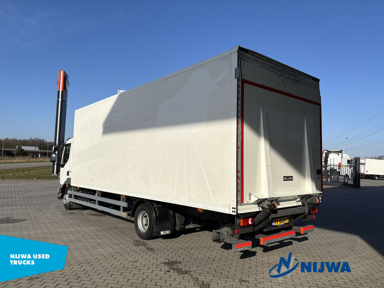 Volvo FL 210 4x2 Laadklep + Zijdeur - Camion fourgon: photos 4 Volvo FL 210 4x2 Laadklep + Zijdeur - Camion fourgon: photos 4