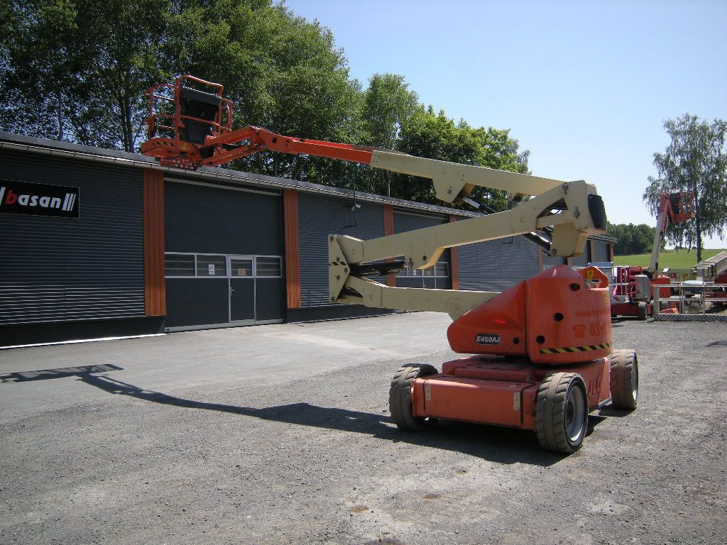 JLG E450 AJ Gelenkteleskoparbeitsbühne 16 m - Camion avec nacelle: photos 3 JLG E450 AJ Gelenkteleskoparbeitsbühne 16 m - Camion avec nacelle: photos 3