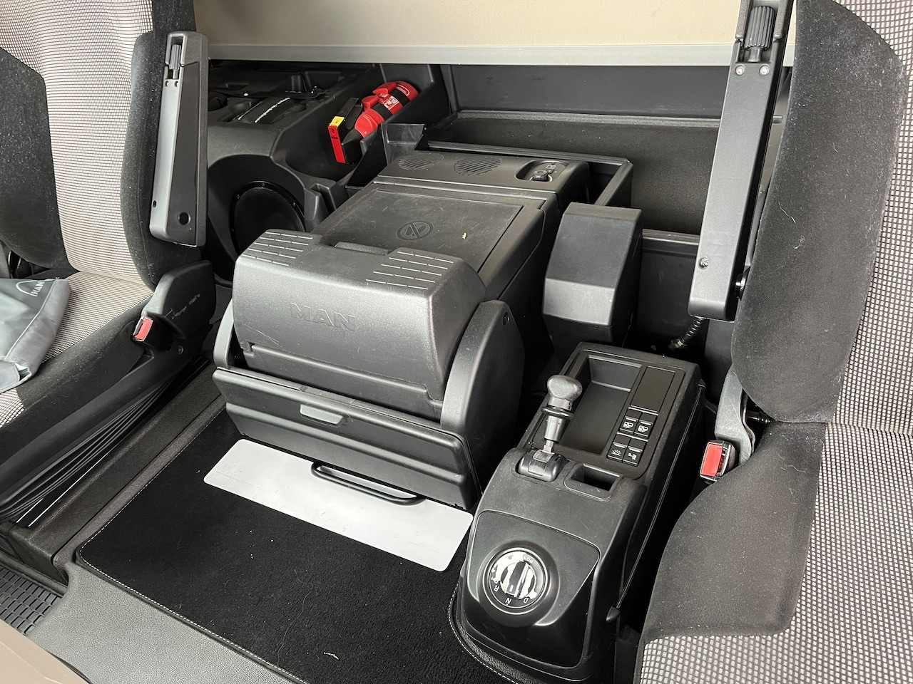 MAN TGX 26.500 6x2 Fahrgestell Lenk-Liftachse AHK - Camion: photos 3 MAN TGX 26.500 6x2 Fahrgestell Lenk-Liftachse AHK - Camion: photos 3