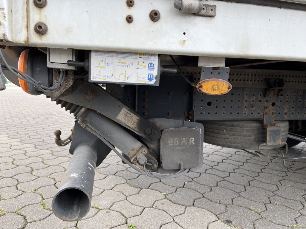 FUSO Canter 7C18 4x2 Ladebordwand - Utilitaire rideaux coulissants (PLSC): photos 5 FUSO Canter 7C18 4x2 Ladebordwand - Utilitaire rideaux coulissants (PLSC): photos 5