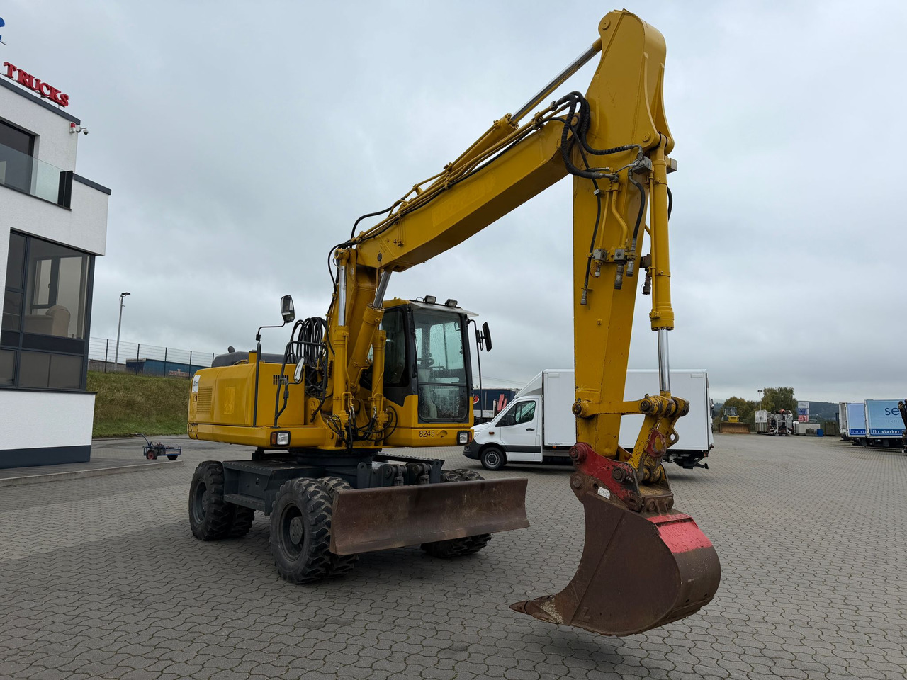Komatsu PW 180 - 7 - Pelle sur pneus: photos 5 Komatsu PW 180 - 7 - Pelle sur pneus: photos 5