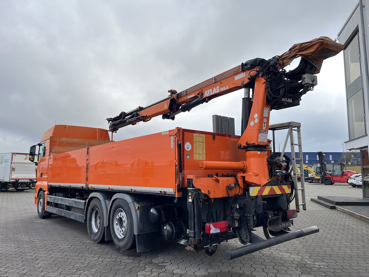 Camion grue, Camion plateau MAN TGX 26.480 6x2  Atlas 145.2 Baustoff: photos 9