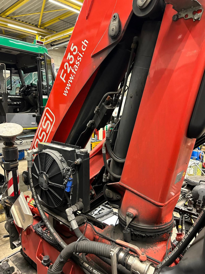 Palfinger FASSI F 235 A.2.23 Kran + Funk - Grue auxiliaire: photos 5 Palfinger FASSI F 235 A.2.23 Kran + Funk - Grue auxiliaire: photos 5