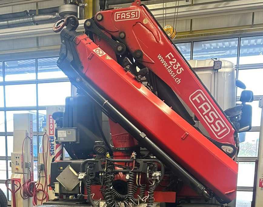 Palfinger FASSI F 235 A.2.23 Kran + Funk - Grue auxiliaire: photos 1 Palfinger FASSI F 235 A.2.23 Kran + Funk - Grue auxiliaire: photos 1