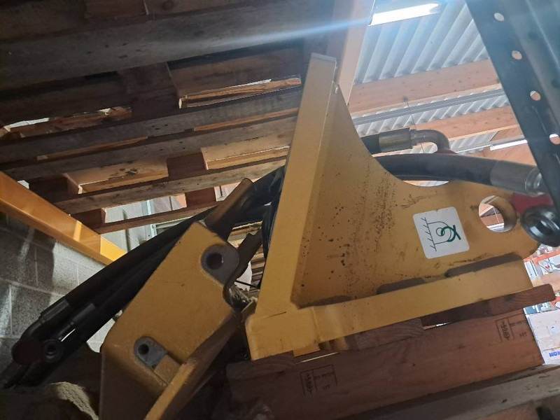 Komatsu D37PX-23 / -24 BRACKET - 11Y-21-41471 - Frame/ Châssis pour Engins de chantier: photos 2 Komatsu D37PX-23 / -24 BRACKET - 11Y-21-41471 - Frame/ Châssis pour Engins de chantier: photos 2