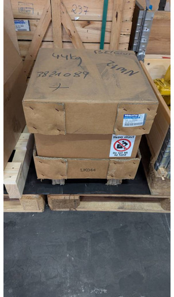 Komatsu D65PX-15 - HYDRAULIC MOTOR ASSY - 708-7L-00040 - Bulldozer: photos 2 Komatsu D65PX-15 - HYDRAULIC MOTOR ASSY - 708-7L-00040 - Bulldozer: photos 2