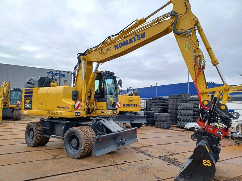 Komatsu PW180-11E0 - Pelle sur pneus: photos 1 Komatsu PW180-11E0 - Pelle sur pneus: photos 1