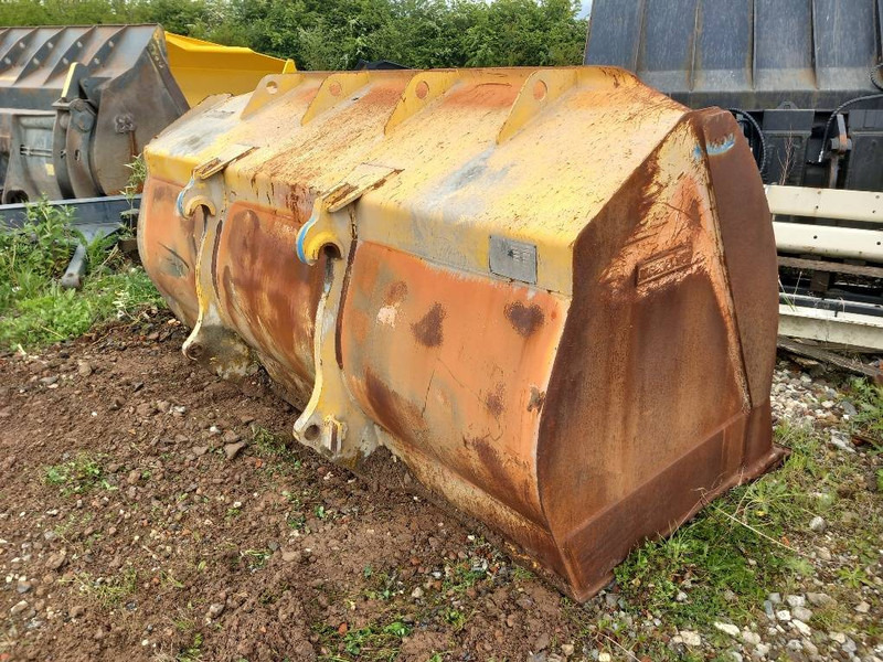 Komatsu WA380-8 Quick coupler & Bucket - Godet pour Engins de chantier: photos 2 Komatsu WA380-8 Quick coupler & Bucket - Godet pour Engins de chantier: photos 2