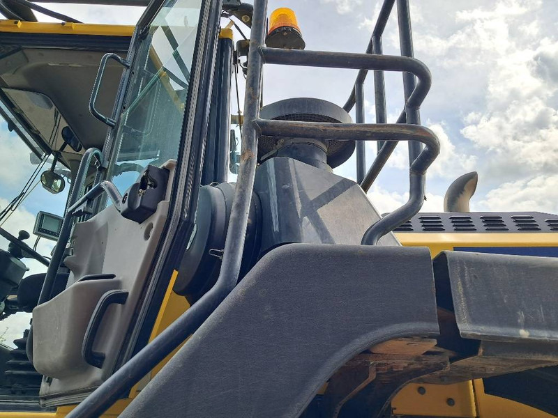 Komatsu WA480-8 - Chargeuse sur pneus: photos 2 Komatsu WA480-8 - Chargeuse sur pneus: photos 2