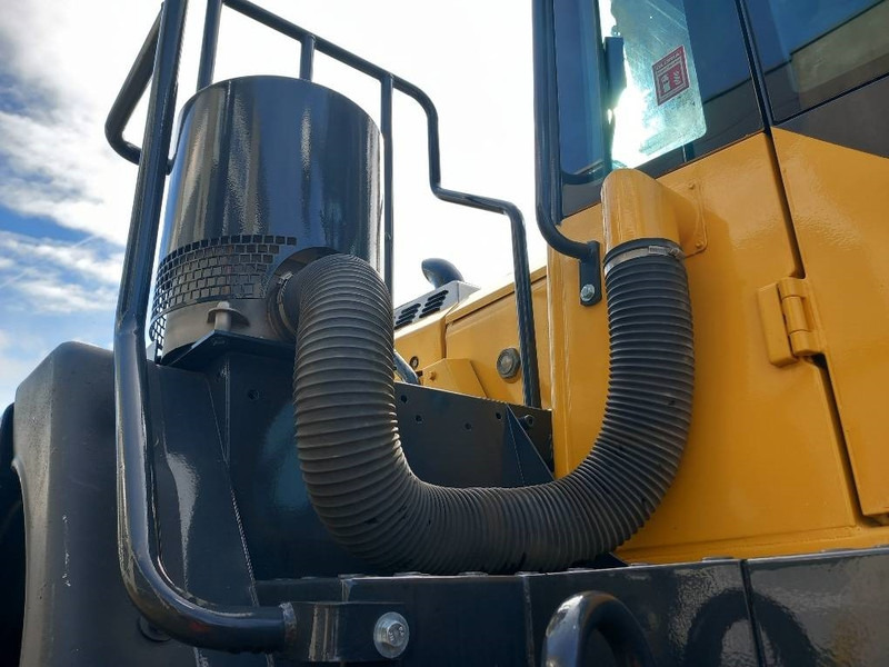 Komatsu WA480-8E0 - Chargeuse sur pneus: photos 3 Komatsu WA480-8E0 - Chargeuse sur pneus: photos 3