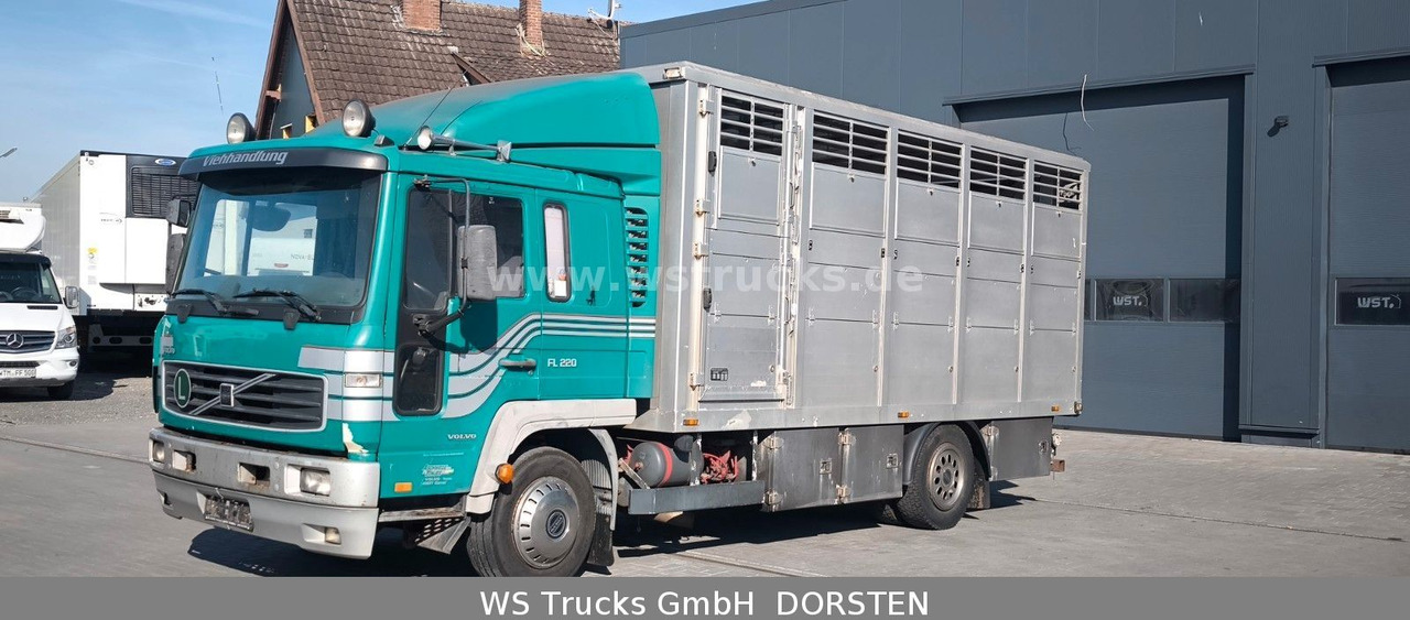 Volvo FL 220 Einstock Großvieh - Camion bétaillère: photos 1 Volvo FL 220 Einstock Großvieh - Camion bétaillère: photos 1