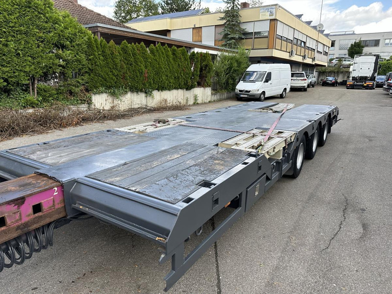 Broshuis Tele Semi Tieflader Luft 4.5 m auszieh u. 3 m verb Tele Semi Tieflader Luft 4.5 m auszieh u. 3 m verbreiterb. - Semi-remorque surbaissé: photos 5 Broshuis Tele Semi Tieflader Luft 4.5 m auszieh u. 3 m verb Tele Semi Tieflader Luft 4.5 m auszieh u. 3 m verbreiterb. - Semi-remorque surbaissé: photos 5