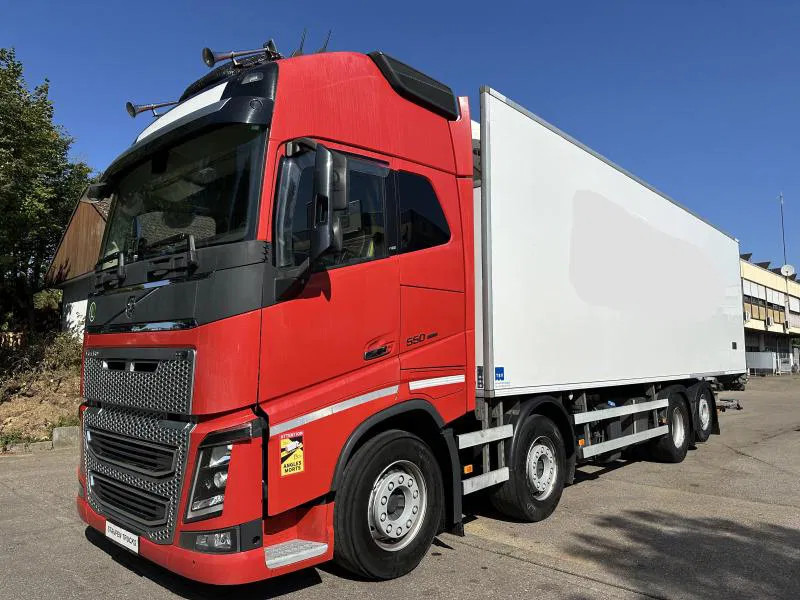 Volvo FH 16.550 XL 8x2 Tief Kühlkoffer ThermoKing LBW - Camion: photos 1 Volvo FH 16.550 XL 8x2 Tief Kühlkoffer ThermoKing LBW - Camion: photos 1