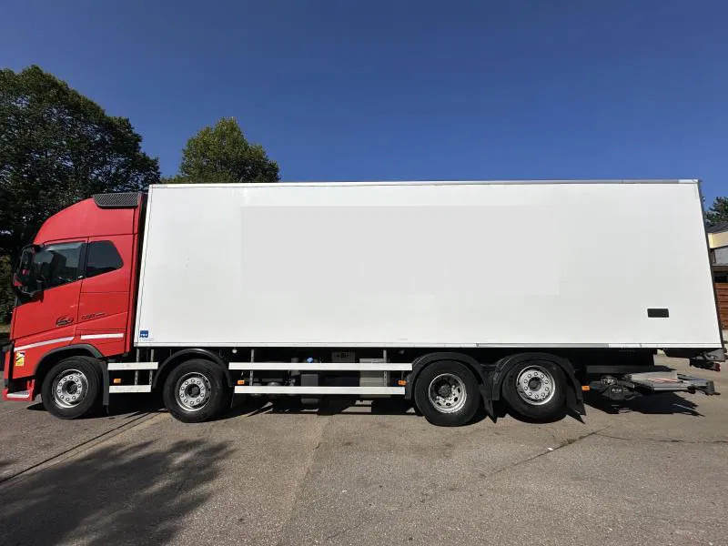 Volvo FH 16.550 XL 8x2 Tief Kühlkoffer ThermoKing LBW - Camion: photos 2 Volvo FH 16.550 XL 8x2 Tief Kühlkoffer ThermoKing LBW - Camion: photos 2