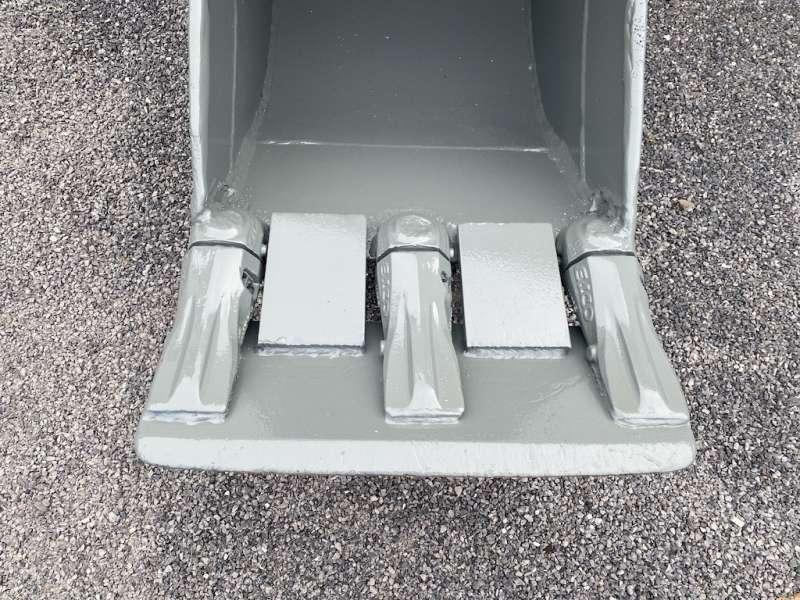 MECALAC 450mm - Series 8 / 10 / 11 et 12 - Godet pour pelle: photos 2 MECALAC 450mm - Series 8 / 10 / 11 et 12 - Godet pour pelle: photos 2