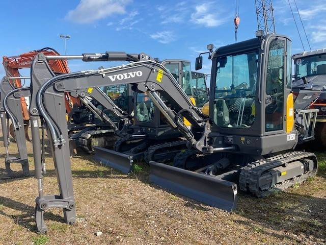 Volvo ECR 35 D MIETE / RENTAL (12002078) - Mini pelle: photos 1 Volvo ECR 35 D MIETE / RENTAL (12002078) - Mini pelle: photos 1