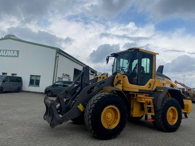 Volvo L 90 H MIETE / RENTAL (12001013) - Chargeuse sur pneus: photos 1 Volvo L 90 H MIETE / RENTAL (12001013) - Chargeuse sur pneus: photos 1