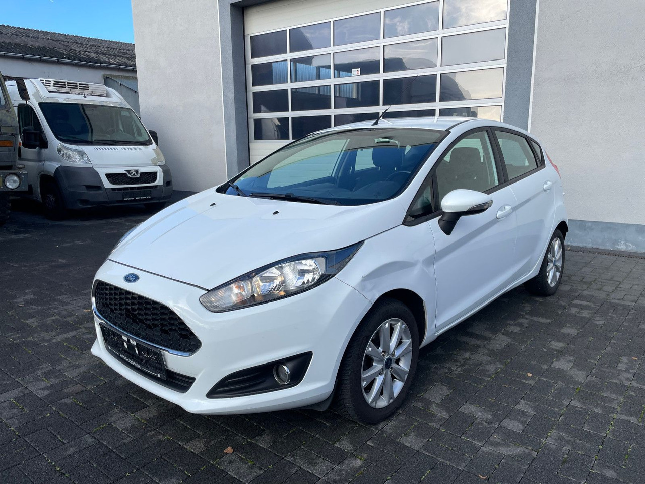 Ford Fiesta 1.0i Celebration - Berline: photos 1 Ford Fiesta 1.0i Celebration - Berline: photos 1