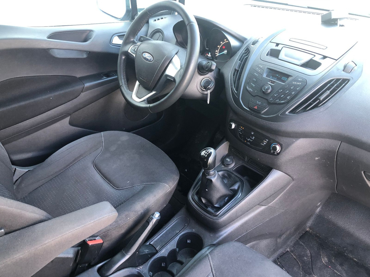 Fourgonnette Ford Transit Courier 1.6 TDCi Trend: photos 10