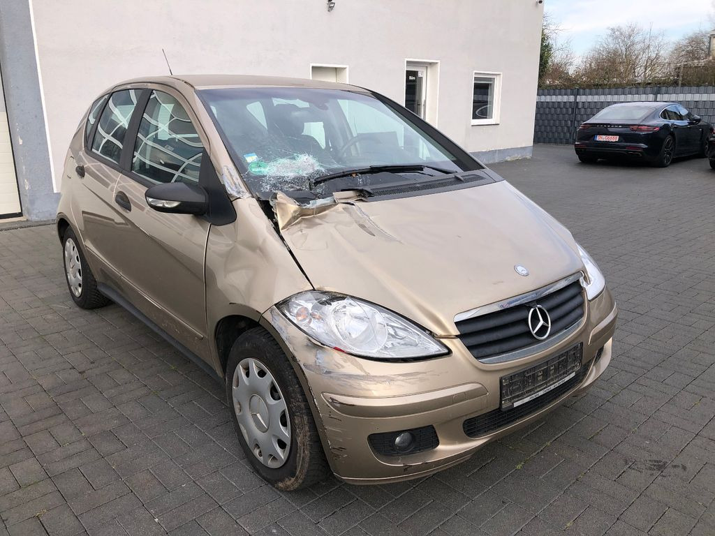 Mercedes-Benz A 150 A -Klasse A 150 - Voiture: photos 1 Mercedes-Benz A 150 A -Klasse A 150 - Voiture: photos 1
