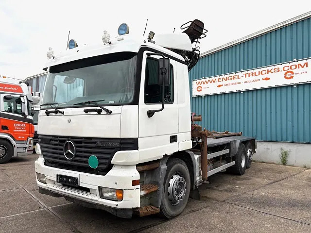 Mercedes-Benz Actros 2540 L 6x2 MP1 WITH V-CRANE & HOOK-ARM SYSTEM (EPS WITH CLUTCH (3 PEDALS) / REDUCTION AXLE / STEEL-/AIR SUSPENSION / P.T. - Camion ampliroll, Camion grue: photos 1 Mercedes-Benz Actros 2540 L 6x2 MP1 WITH V-CRANE & HOOK-ARM SYSTEM (EPS WITH CLUTCH (3 PEDALS) / REDUCTION AXLE / STEEL-/AIR SUSPENSION / P.T. - Camion ampliroll, Camion grue: photos 1