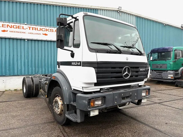 Mercedes-Benz SK 1824 K (ONLY 226.000 KM!) 4x2 FULL STEEL CHASSIS (MANUAL GEARBOX / REDUCTION AXLE / FULL STEEL SUSPENSION / P.T.O.) - Châssis cabine: photos 2 Mercedes-Benz SK 1824 K (ONLY 226.000 KM!) 4x2 FULL STEEL CHASSIS (MANUAL GEARBOX / REDUCTION AXLE / FULL STEEL SUSPENSION / P.T.O.) - Châssis cabine: photos 2