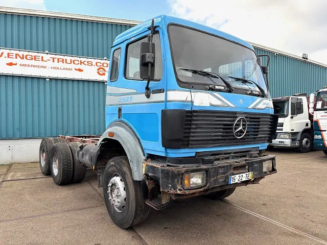 Mercedes-Benz SK 2527 6x4 (V6-ENGINE) FULL STEEL SUSPENSION CHASSIS (MANUAL GEARBOX / REDUCTION AXLES / FULL STEEL SUSPENSION / EURO 2) - Châssis cabine: photos 2 Mercedes-Benz SK 2527 6x4 (V6-ENGINE) FULL STEEL SUSPENSION CHASSIS (MANUAL GEARBOX / REDUCTION AXLES / FULL STEEL SUSPENSION / EURO 2) - Châssis cabine: photos 2