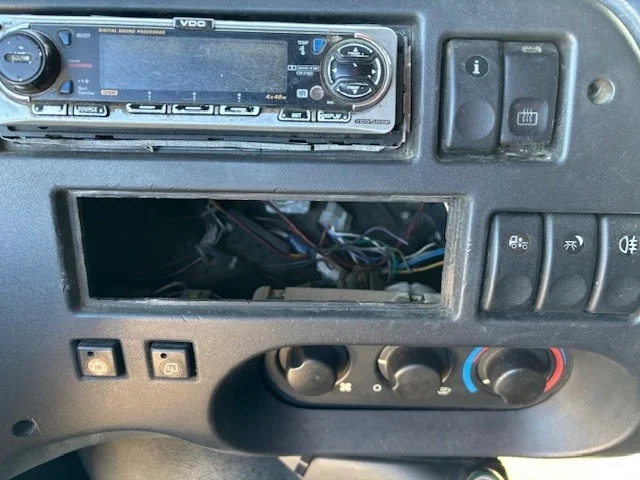 Tracteur routier DAF 95.380 XF SPACECAB (EURO 2 / ZF16 MANUAL GEARBOX / D.E.B. ENGINE BRAKE / AIRCONDITIONING): photos 9 Tracteur routier DAF 95.380 XF SPACECAB (EURO 2 / ZF16 MANUAL GEARBOX / D.E.B. ENGINE BRAKE / AIRCONDITIONING): photos 9