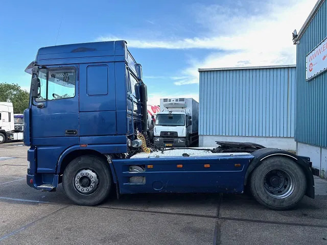 DAF 95.380 XF SPACECAB (EURO 2 / ZF16 MANUAL GEARBOX / HYDRAULIC KIT / P.T.O. / SIDE SKIRTS / AIRCONDITIONING) - Tracteur routier: photos 5 DAF 95.380 XF SPACECAB (EURO 2 / ZF16 MANUAL GEARBOX / HYDRAULIC KIT / P.T.O. / SIDE SKIRTS / AIRCONDITIONING) - Tracteur routier: photos 5