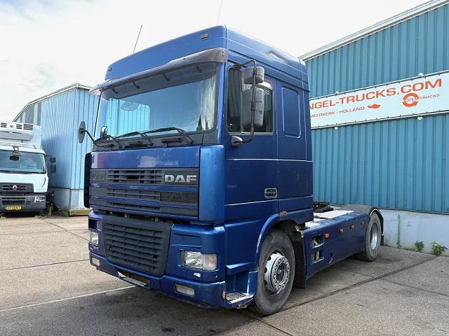 DAF 95.380 XF SPACECAB (EURO 2 / ZF16 MANUAL GEARBOX / HYDRAULIC KIT / P.T.O. / SIDE SKIRTS / AIRCONDITIONING) - Tracteur routier: photos 1 DAF 95.380 XF SPACECAB (EURO 2 / ZF16 MANUAL GEARBOX / HYDRAULIC KIT / P.T.O. / SIDE SKIRTS / AIRCONDITIONING) - Tracteur routier: photos 1