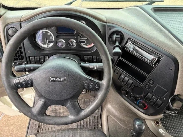 DAF XF 105.460 ATE SPACECAB 4x2 ONLY 835.500 KM (ZF-MANUAL GEARBOX / ZF-INTARDER / AIRCONDITIONING / EURO 5) - Tracteur routier: photos 5 DAF XF 105.460 ATE SPACECAB 4x2 ONLY 835.500 KM (ZF-MANUAL GEARBOX / ZF-INTARDER / AIRCONDITIONING / EURO 5) - Tracteur routier: photos 5