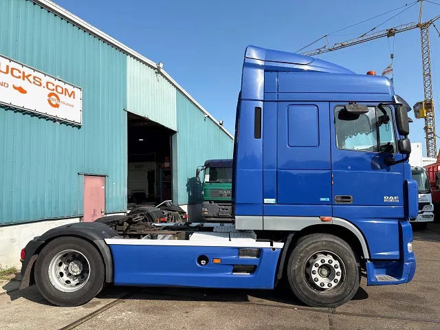 DAF XF 105.460 ATE SPACECAB (ZF16 MANUAL GEARBOX / HYDRAULIC KIT / P.T.O. / ADR-VLG / FULL SPOILERSET / FRIDGE) - Tracteur routier: photos 4 DAF XF 105.460 ATE SPACECAB (ZF16 MANUAL GEARBOX / HYDRAULIC KIT / P.T.O. / ADR-VLG / FULL SPOILERSET / FRIDGE) - Tracteur routier: photos 4