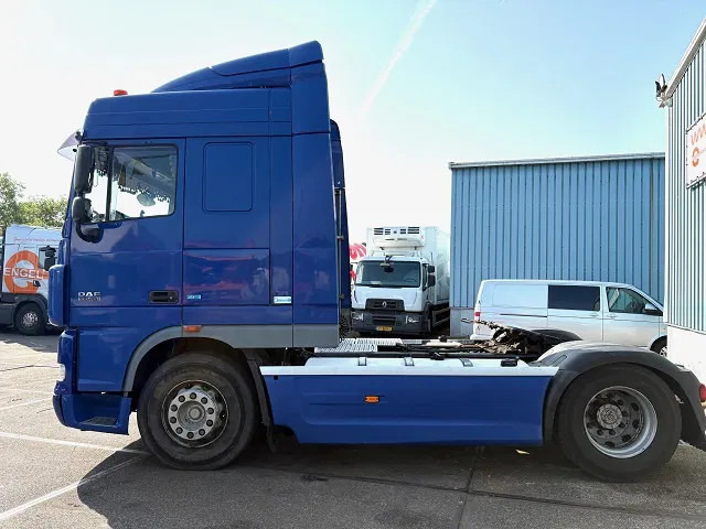 DAF XF 105.460 ATE SPACECAB (ZF16 MANUAL GEARBOX / HYDRAULIC KIT / P.T.O. / ADR-VLG / FULL SPOILERSET / FRIDGE) - Tracteur routier: photos 5 DAF XF 105.460 ATE SPACECAB (ZF16 MANUAL GEARBOX / HYDRAULIC KIT / P.T.O. / ADR-VLG / FULL SPOILERSET / FRIDGE) - Tracteur routier: photos 5