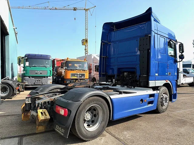 DAF XF 105.460 ATE SPACECAB (ZF16 MANUAL GEARBOX / HYDRAULIC KIT / P.T.O. / ADR-VLG / FULL SPOILERSET / FRIDGE) - Tracteur routier: photos 3 DAF XF 105.460 ATE SPACECAB (ZF16 MANUAL GEARBOX / HYDRAULIC KIT / P.T.O. / ADR-VLG / FULL SPOILERSET / FRIDGE) - Tracteur routier: photos 3