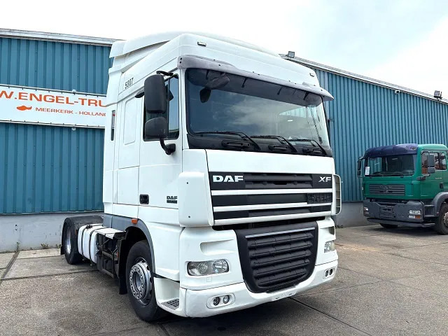 DAF XF 105.460 SPACECAB (4 IDENTICAL UNITS AVAILBLE) (ZF16 MANUAL GEARBOX / MX-BRAKE / 870+430 LITER TANK / FRIDGE / AIRCONDITIONING - Tracteur routier: photos 2 DAF XF 105.460 SPACECAB (4 IDENTICAL UNITS AVAILBLE) (ZF16 MANUAL GEARBOX / MX-BRAKE / 870+430 LITER TANK / FRIDGE / AIRCONDITIONING - Tracteur routier: photos 2