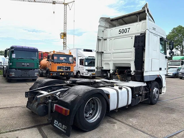 DAF XF 105.460 SPACECAB (4 IDENTICAL UNITS AVAILBLE) (ZF16 MANUAL GEARBOX / MX-BRAKE / 870+430 LITER TANK / FRIDGE / AIRCONDITIONING - Tracteur routier: photos 3 DAF XF 105.460 SPACECAB (4 IDENTICAL UNITS AVAILBLE) (ZF16 MANUAL GEARBOX / MX-BRAKE / 870+430 LITER TANK / FRIDGE / AIRCONDITIONING - Tracteur routier: photos 3