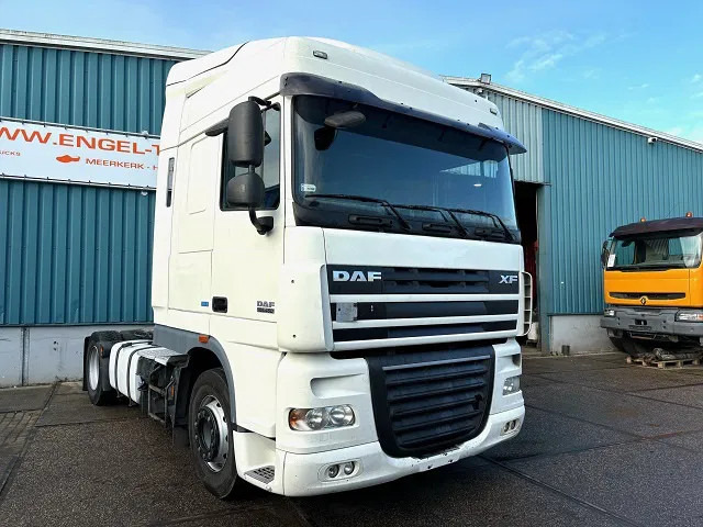 DAF XF 105.460 SPACECAB (ZF MANUAL GEARBOX / MX-BRAKE / 870+430 LITER TANK / EURO 5 EEV / AIRCONDITIONING / FRIDGE) - Tracteur routier: photos 2 DAF XF 105.460 SPACECAB (ZF MANUAL GEARBOX / MX-BRAKE / 870+430 LITER TANK / EURO 5 EEV / AIRCONDITIONING / FRIDGE) - Tracteur routier: photos 2