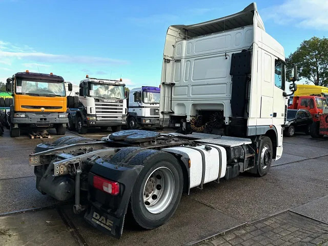 DAF XF 105.460 SPACECAB (ZF MANUAL GEARBOX / MX-BRAKE / 870+430 LITER TANK / EURO 5 EEV / AIRCONDITIONING / FRIDGE) - Tracteur routier: photos 3 DAF XF 105.460 SPACECAB (ZF MANUAL GEARBOX / MX-BRAKE / 870+430 LITER TANK / EURO 5 EEV / AIRCONDITIONING / FRIDGE) - Tracteur routier: photos 3