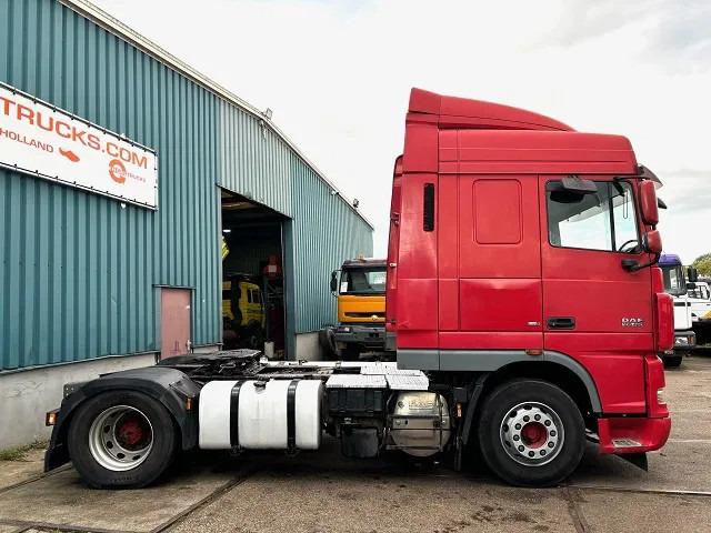 DAF XF 105.460 SPACECAB (ZF16 MANUAL GEARBOX / MX-BRAKE / 870+430 LITER TANK / AIRCONDITIONING / FRIDGE) - Tracteur routier: photos 4 DAF XF 105.460 SPACECAB (ZF16 MANUAL GEARBOX / MX-BRAKE / 870+430 LITER TANK / AIRCONDITIONING / FRIDGE) - Tracteur routier: photos 4