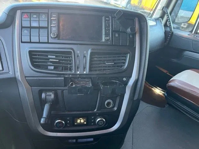 Tracteur routier Iveco Stralis AS440S42T/P HI-WAY DUTCH TRUCK (APK/TUV -> 02-2024 / EURO 6 / AS-TRONIC / 2 TANKS / LEATHER SEATS / FRIDGE): photos 9 Tracteur routier Iveco Stralis AS440S42T/P HI-WAY DUTCH TRUCK (APK/TUV -> 02-2024 / EURO 6 / AS-TRONIC / 2 TANKS / LEATHER SEATS / FRIDGE): photos 9