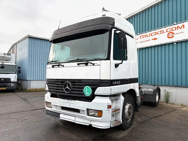 Mercedes-Benz Actros 1843 LS (MP1) (EPS WITH CLUTCH (3 PEDALS) / AIRCONDITIONING / SUNVISOR / ETC.) - Tracteur routier: photos 1 Mercedes-Benz Actros 1843 LS (MP1) (EPS WITH CLUTCH (3 PEDALS) / AIRCONDITIONING / SUNVISOR / ETC.) - Tracteur routier: photos 1