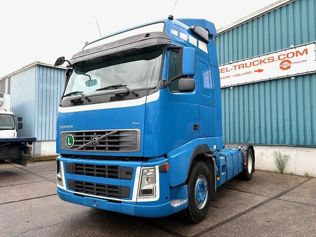 Volvo FH 400 GLOBETROTTER (VIN: 7B446149 / I-SHIFT / ADR-VLG / AIRCONDITIONING / COMPLETE SPOILERSET ON CABIN) - Tracteur routier: photos 1 Volvo FH 400 GLOBETROTTER (VIN: 7B446149 / I-SHIFT / ADR-VLG / AIRCONDITIONING / COMPLETE SPOILERSET ON CABIN) - Tracteur routier: photos 1