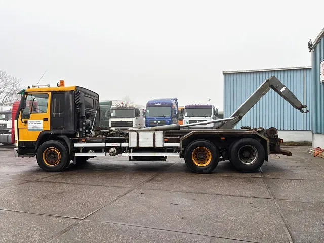 Volvo FL 12.380 6x2 A-RIDE (ORIGINAL DUTCH) HOOK-ARM CONTAINER SYSTEM (FULL STEEL SUSPENSION / REDUCTION AXLE / 10 TIRES / 8.000 KG. F - Camion ampliroll: photos 5 Volvo FL 12.380 6x2 A-RIDE (ORIGINAL DUTCH) HOOK-ARM CONTAINER SYSTEM (FULL STEEL SUSPENSION / REDUCTION AXLE / 10 TIRES / 8.000 KG. F - Camion ampliroll: photos 5