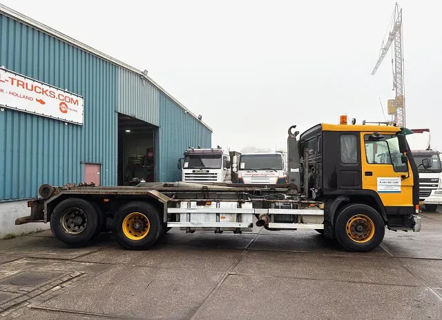 Volvo FL 12.380 6x2 A-RIDE (ORIGINAL DUTCH) HOOK-ARM CONTAINER SYSTEM (FULL STEEL SUSPENSION / REDUCTION AXLE / 10 TIRES / 8.000 KG. F - Camion ampliroll: photos 4 Volvo FL 12.380 6x2 A-RIDE (ORIGINAL DUTCH) HOOK-ARM CONTAINER SYSTEM (FULL STEEL SUSPENSION / REDUCTION AXLE / 10 TIRES / 8.000 KG. F - Camion ampliroll: photos 4
