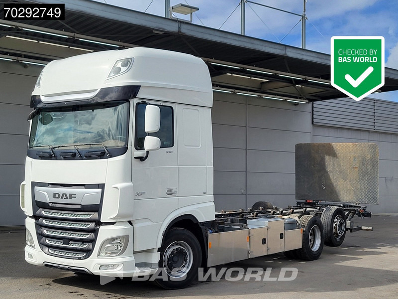 DAF XF 530 XF 6X2 2000kg Ladebordwand Lift+Steering-Axle Navi ACC Euro 6 - Châssis cabine: photos 1 DAF XF 530 XF 6X2 2000kg Ladebordwand Lift+Steering-Axle Navi ACC Euro 6 - Châssis cabine: photos 1