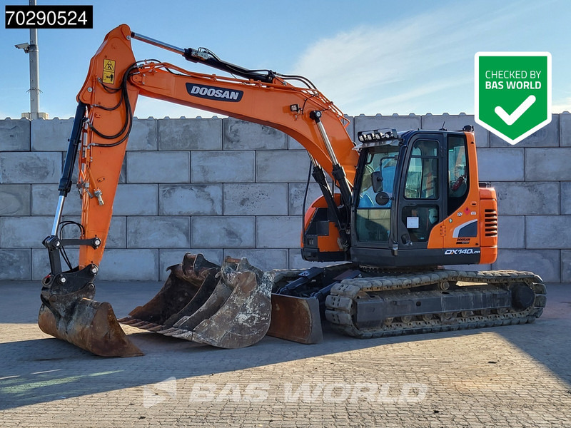 Doosan DX140 LCR-5 BLADE - 3 BUCKETS - Pelle sur chenille: photos 1 Doosan DX140 LCR-5 BLADE - 3 BUCKETS - Pelle sur chenille: photos 1