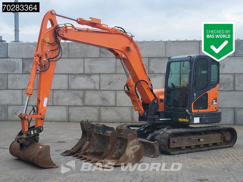 Mini pelle Doosan DX85 R-3 4 BUCKETS: photos 1