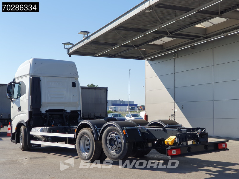 Iveco S-Way 490 6X2 NEW chassis! Retarder Standklima Lift+lenkasche PTO preparation LED Navi ACC Euro 6 - Châssis cabine: photos 2 Iveco S-Way 490 6X2 NEW chassis! Retarder Standklima Lift+lenkasche PTO preparation LED Navi ACC Euro 6 - Châssis cabine: photos 2